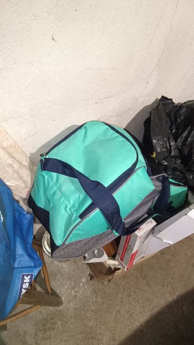 Три чифта ски Rosignol (щеки, обувки, чанти, очила, каски) .