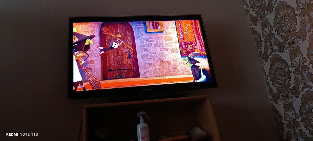 Продам телевизор 102 дианональ