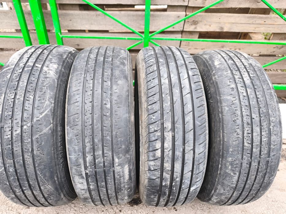 Продам летнюю резину на 15