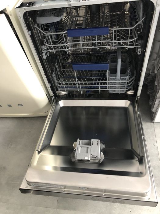 Съдомиялна Smeg за под плот 60 см. А+++