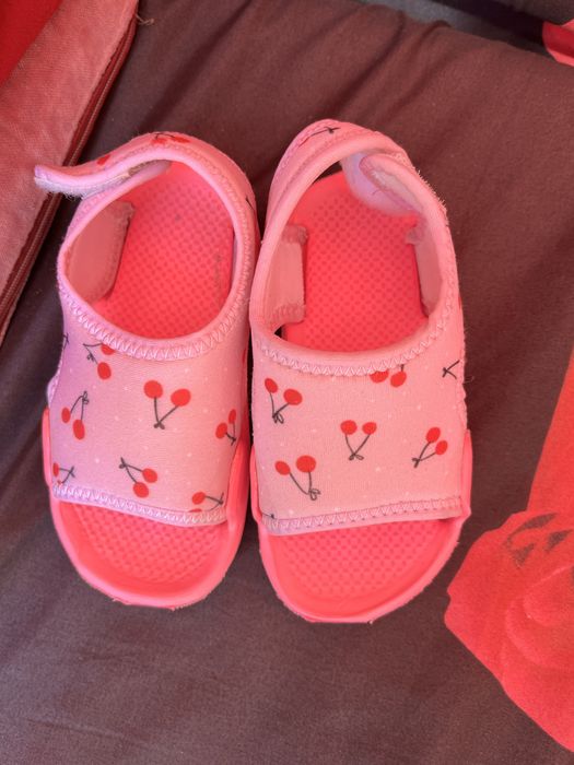 Сандалки и чехли