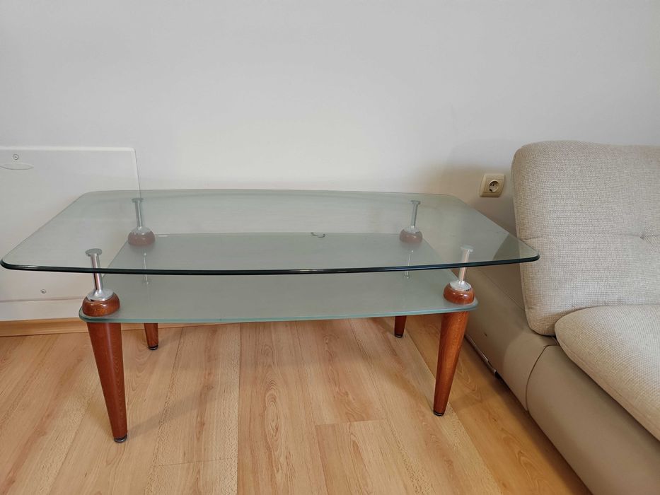 Стъклена холна маса