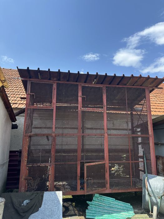 Vând pătul (coș de porumb) metalic – construcție solidă