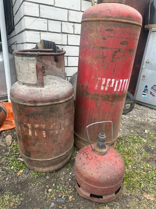 Газовые баллоны.