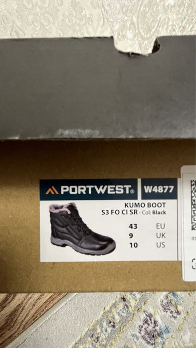 Зимняя спец.ботинка 43 размер