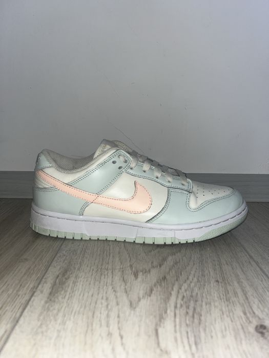 NIKE DUNK LOW Barely Green