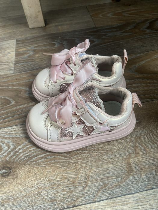 Продам,  кроссовки, сандали   для мальчика и девочки