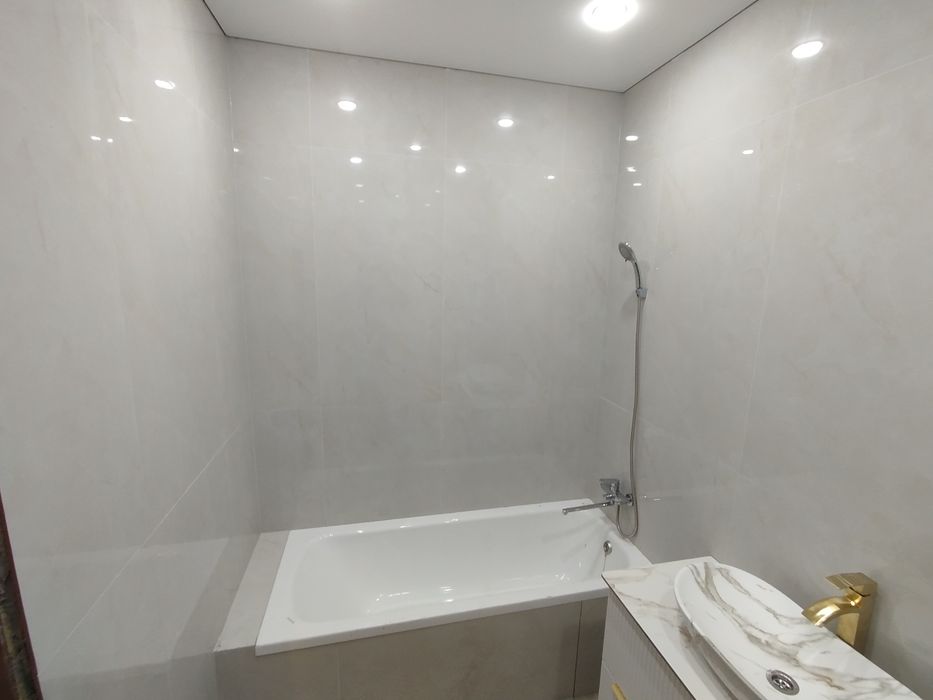 Укладка кафеля, керамогранита. Ламина ремонт квартир и.т.д