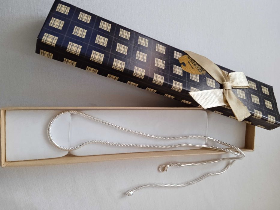 Нови,сребърни бижута. Колие, ланец,гривна,пръстен.. В подаръчна кутия