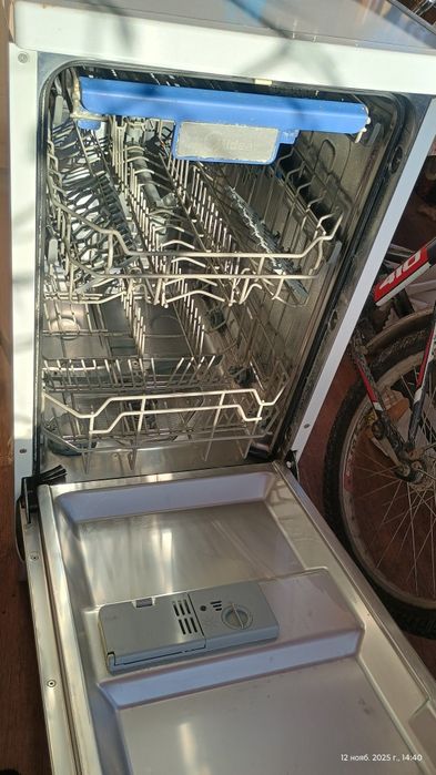 Продам посудомоечную машину