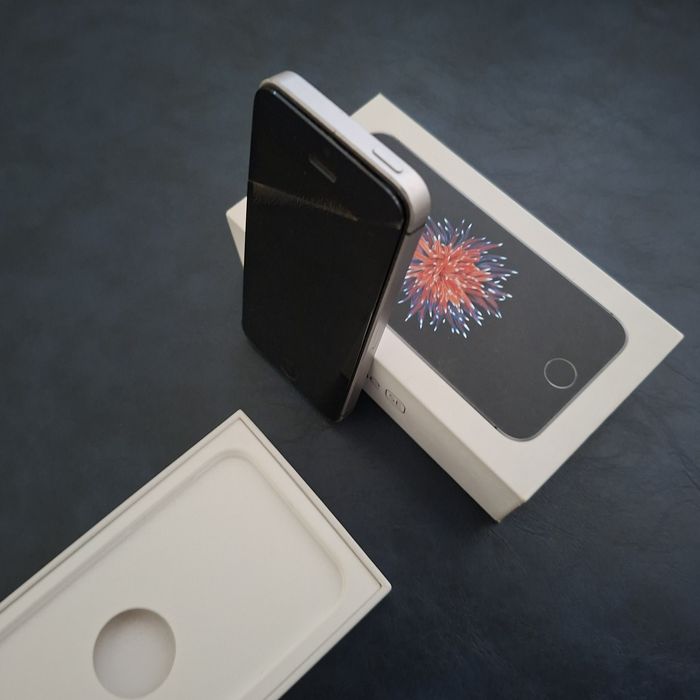 Iphone Se 32 gb серый