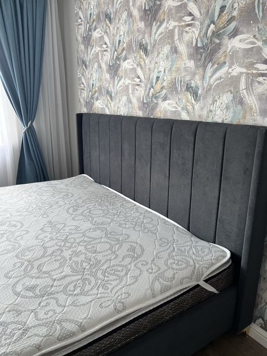 Большой Кровать с матрасом + топпер