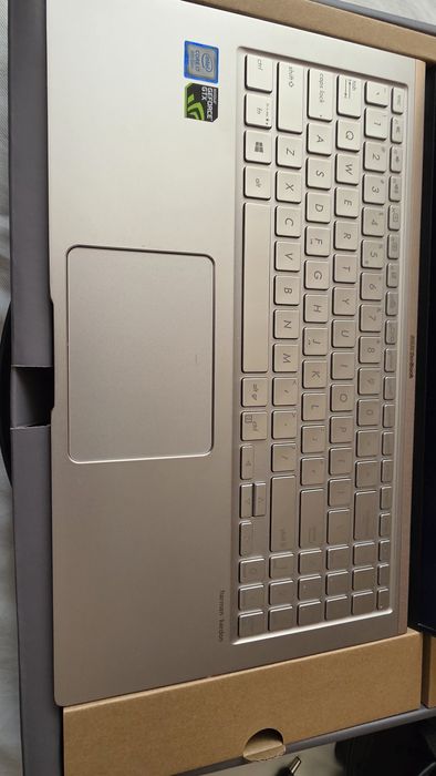 Ultrabook ASUS ZenBook 15 | i7-8565U | 16GB RAM | 512GB SSD | GTX 1050 | Win 11 Pro