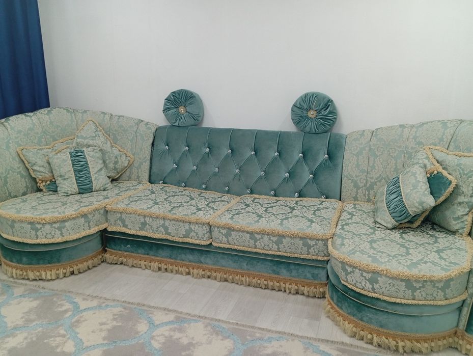 Продается диван цена - 100000