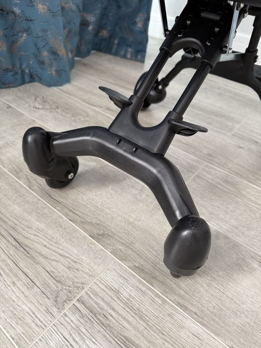 Лкгкая коляска-стульчик для прогулки