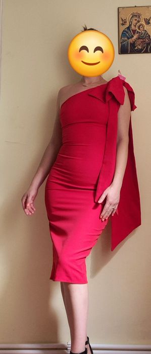 Vand rochie roșie cu funda pe umar