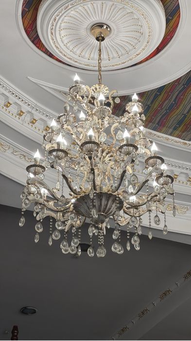 Люстра для большого помещения