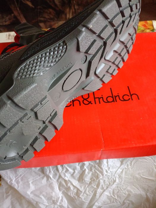 Работни обувки,нови,зимни.