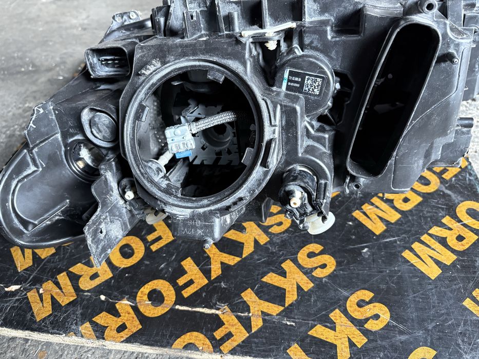 Bmw F30 Bi xenon Десен фар със завиване Би ксенон