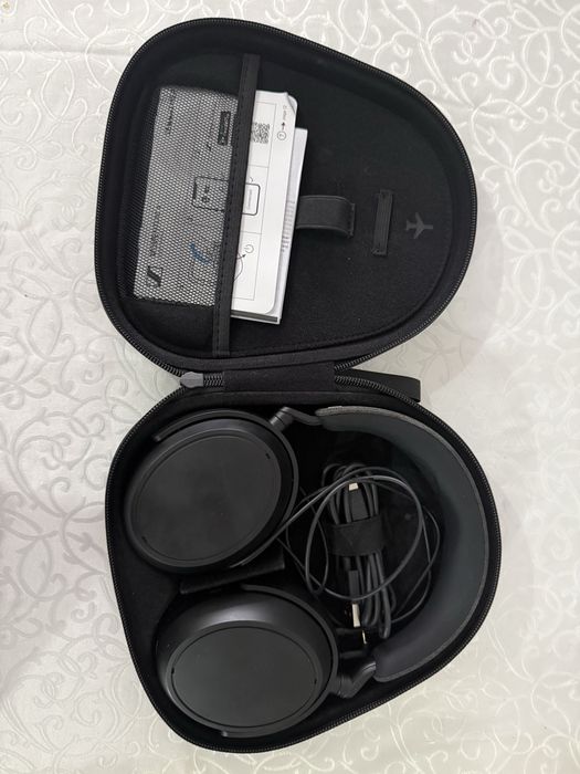 Наушники Sennheiser Momentum 4 черный