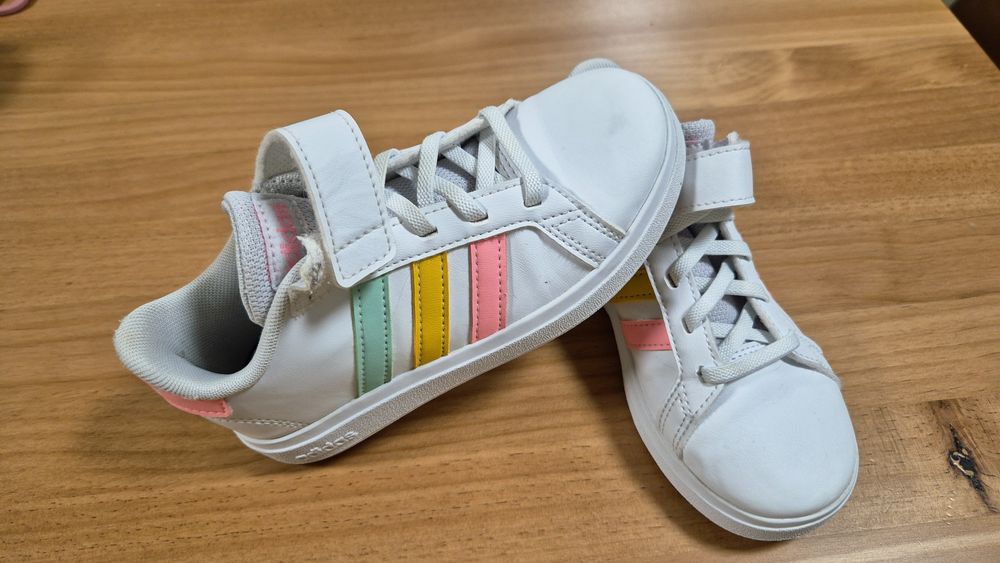 Adidasi marca ADIDAS