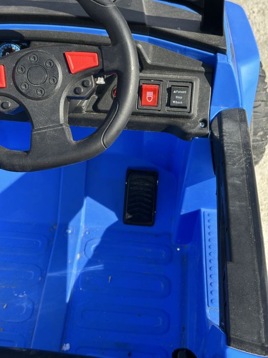 Masina cu telecomanda pentru copii