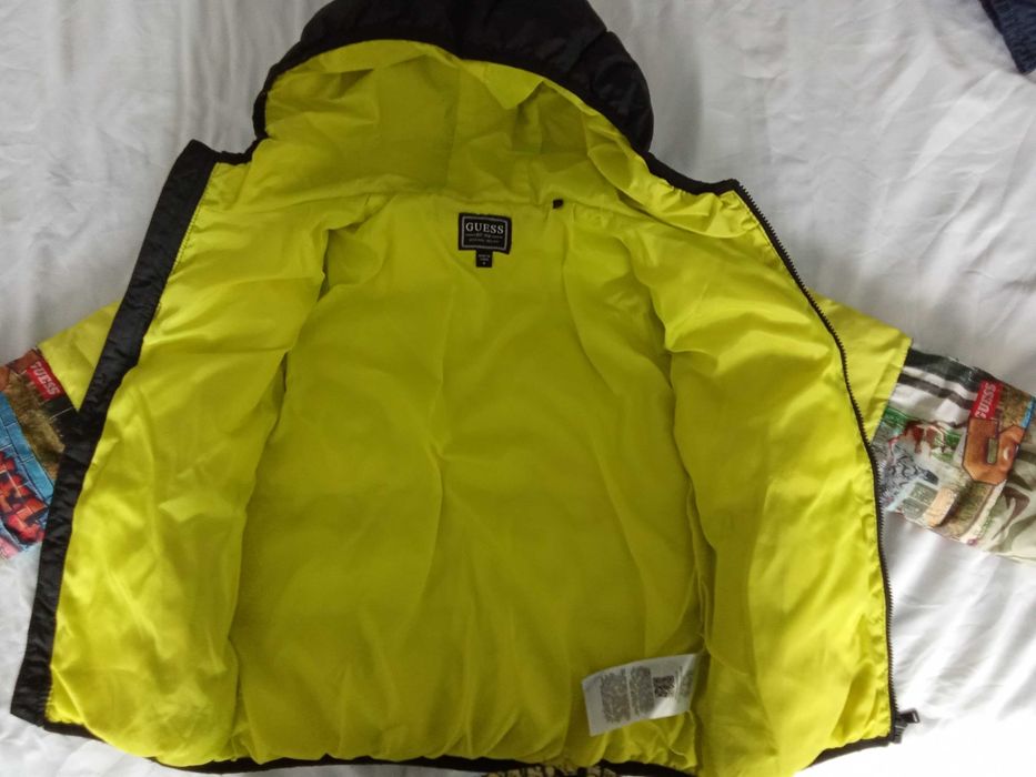 Яке Guess за момче 6г - 70 лв.