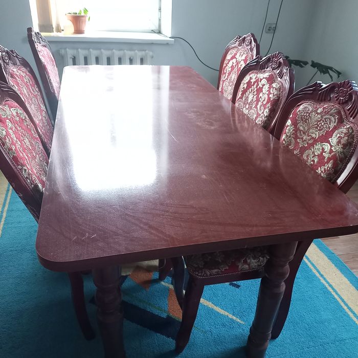 Стол со стульями