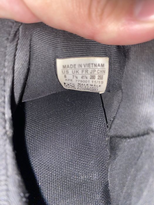 Продам адидас кросовки