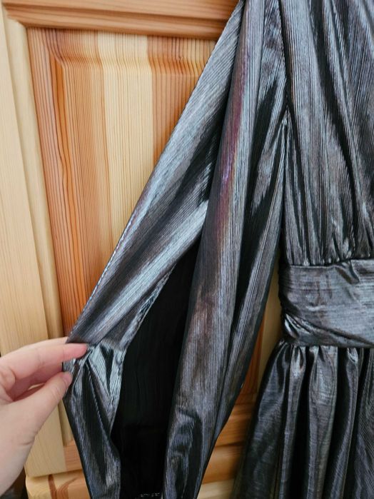 Рокля с метален ефект