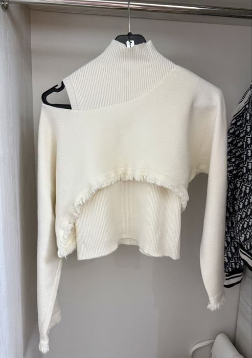 Красивая белая кофта на зиму