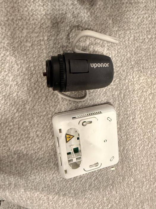Termostat Uponor Base T-27, cu fir