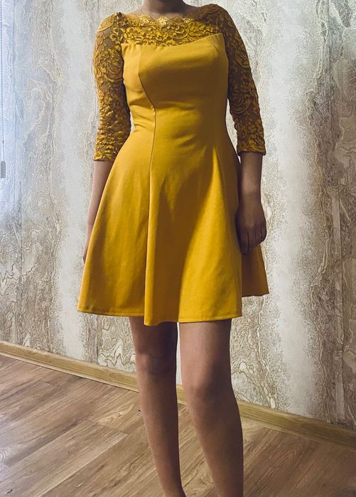 Продава се спортов елегантна рокля