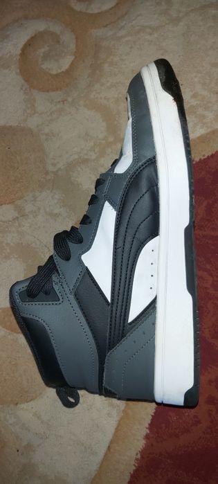 Vînd adidași originali Puma !