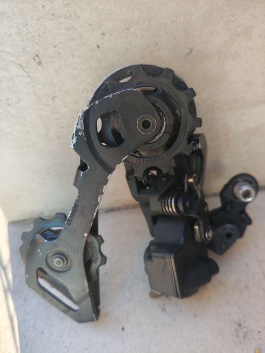 Заден дерайльор и kоманда Shimano Ultegra Di2 11ск.