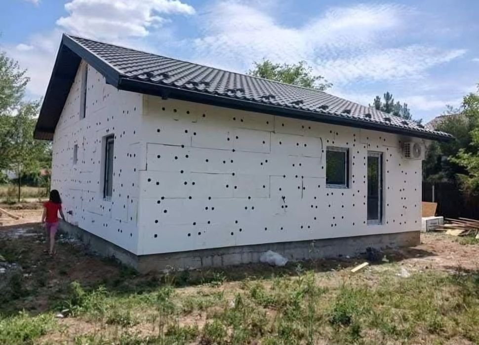 Producători de case din panouri Sandwich termoizolant pe structura metalica Lucram fără avans
