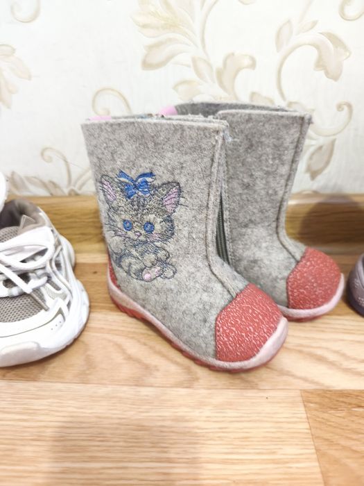 Продам детскую обувь