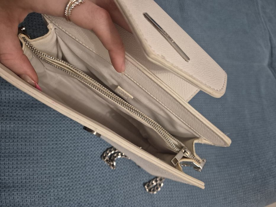 Geanta de umăr alba Bershka