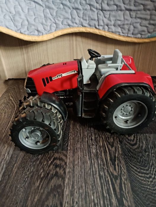 Vând Tractor Case Bruder.