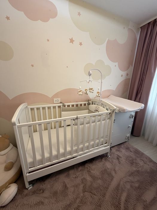 Pachet mobila 4 piese: patut + saltea + comoda + set textil protectie Anne Bebe alb/crem