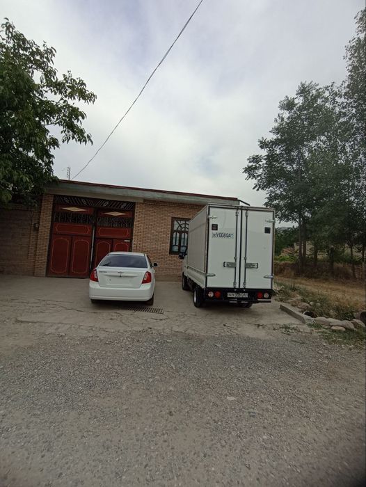 Kia bongo srochna sotiladi