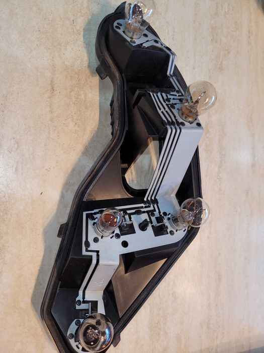 Pereche stopuri Peugeot 207 (stinga + dreapta) echipate cu becuri.