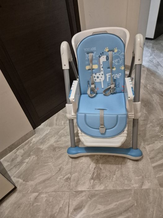 Стол за хранене с много позиции и сваляща седалка