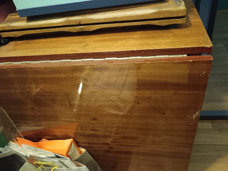 Продам стол книжку