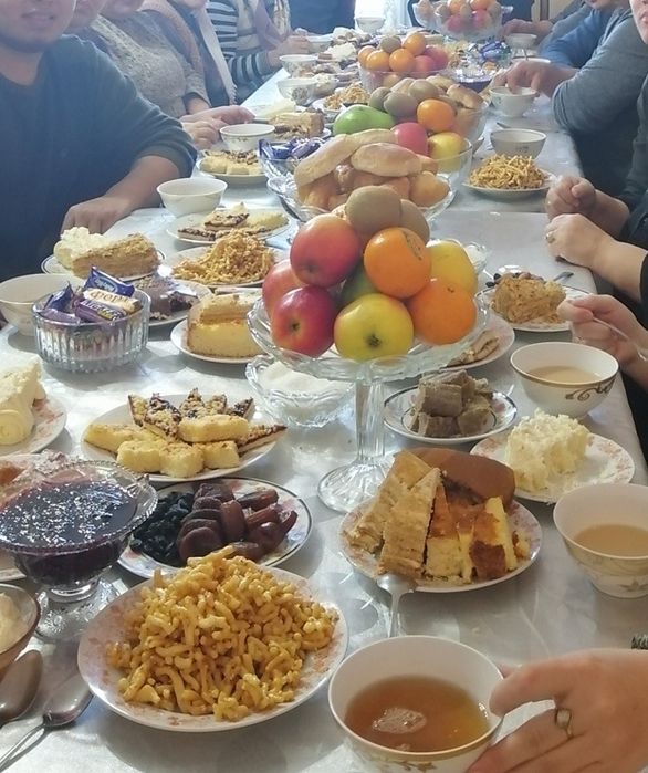 Качественный Стол обеденный в зал, гостиную из дерева