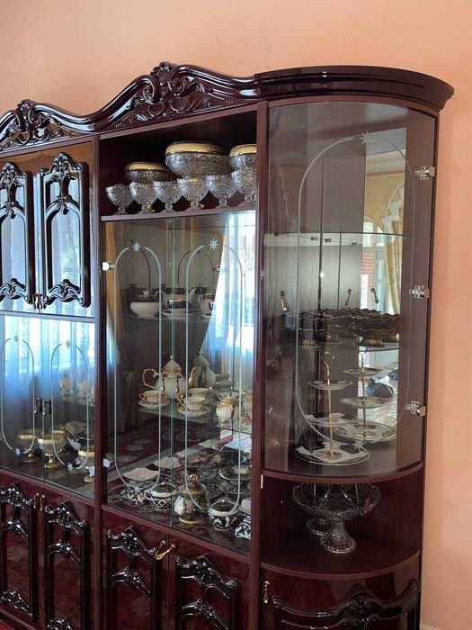 Мебель стенка сотилади. Ҳолати зўр!