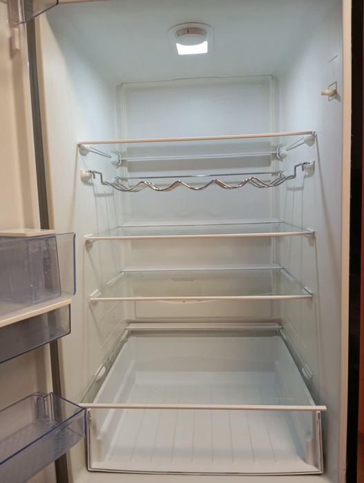 Хладилник Bekо с фризер