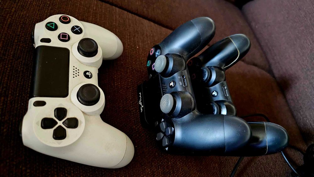 Playstation 4, Controller PS4 x 3