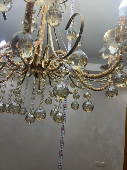 Большая хрустальная люстра