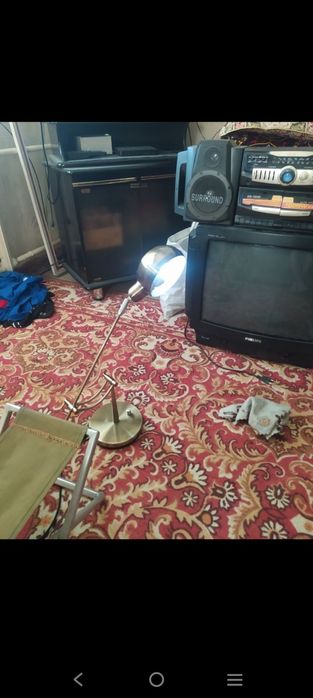 Гиря и светильник новые вещи  гиря 300 тыс , светильник 150 тыс тяжёлы